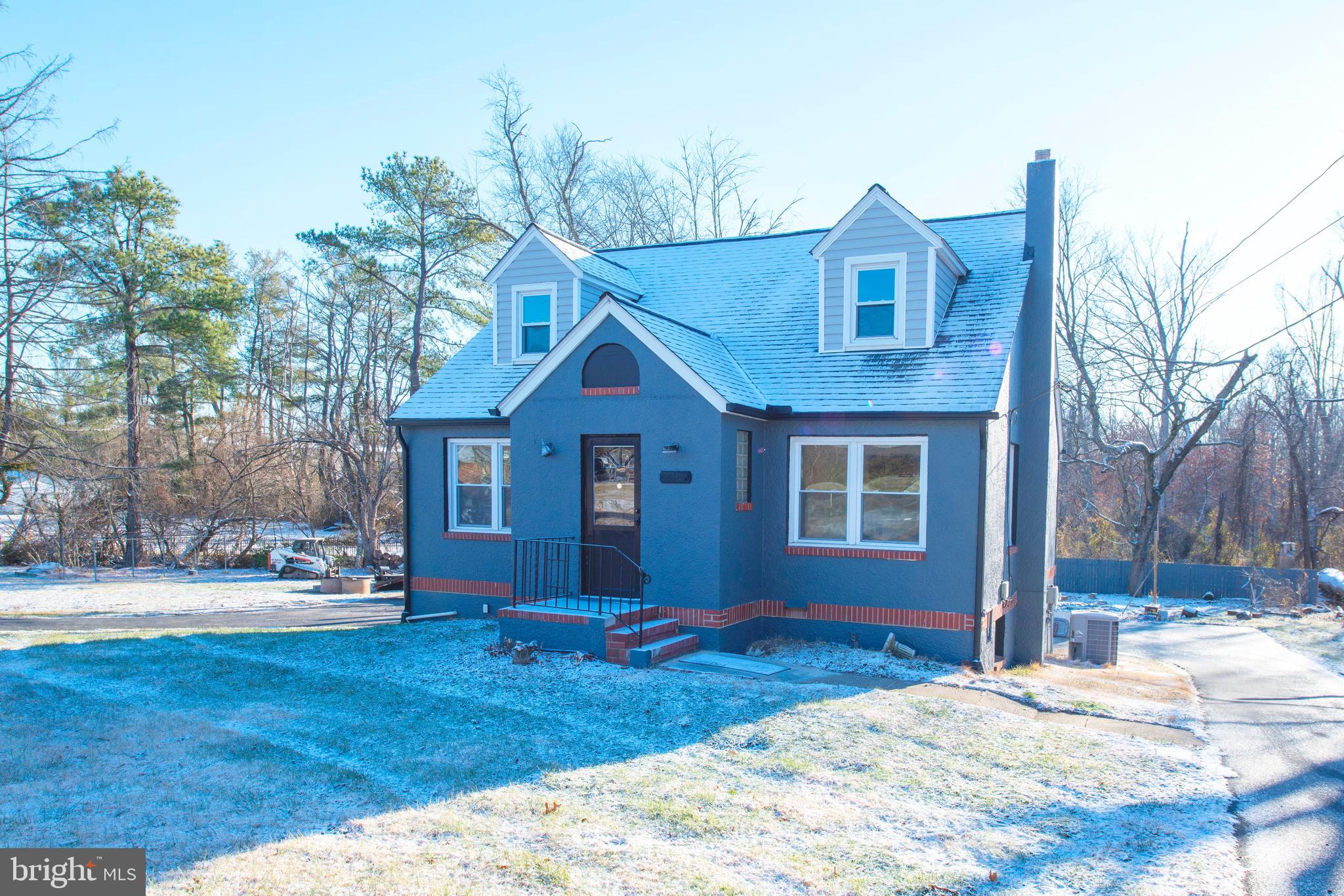 a view of front of house with a yard