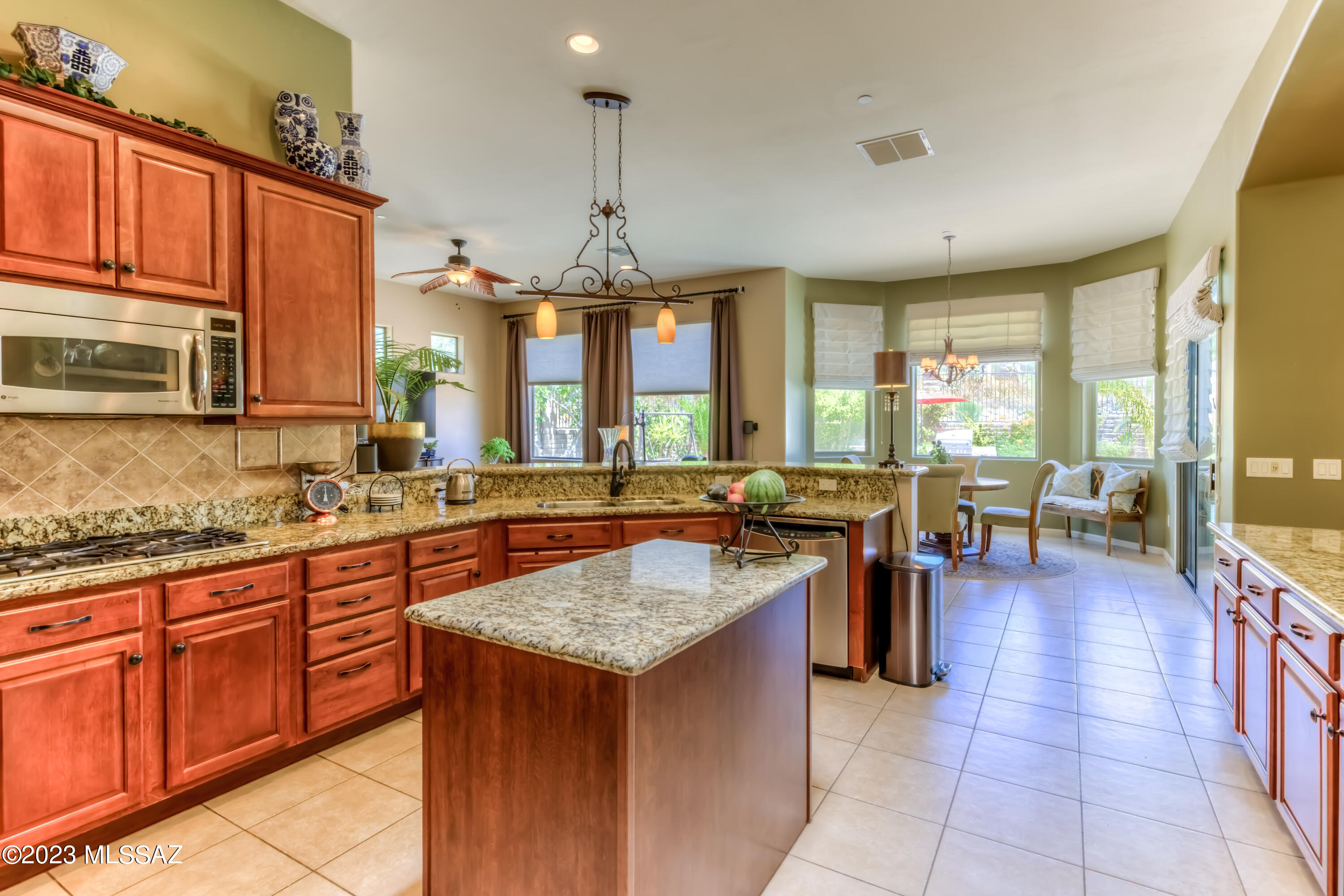 12742 North Yellow Bird Road Oro Valley, AZ 85755 - Photo 15 of 42