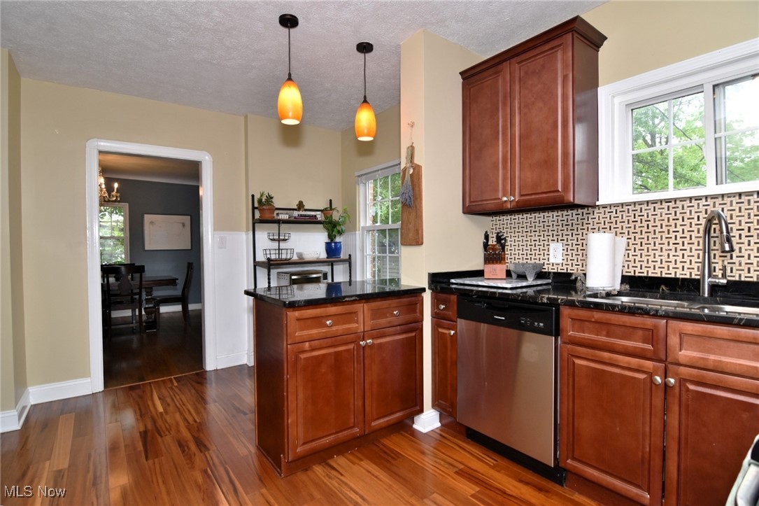 2369 Queenston Road Cleveland, OH 44118 - Photo 19 of 46 Gallery Image 19