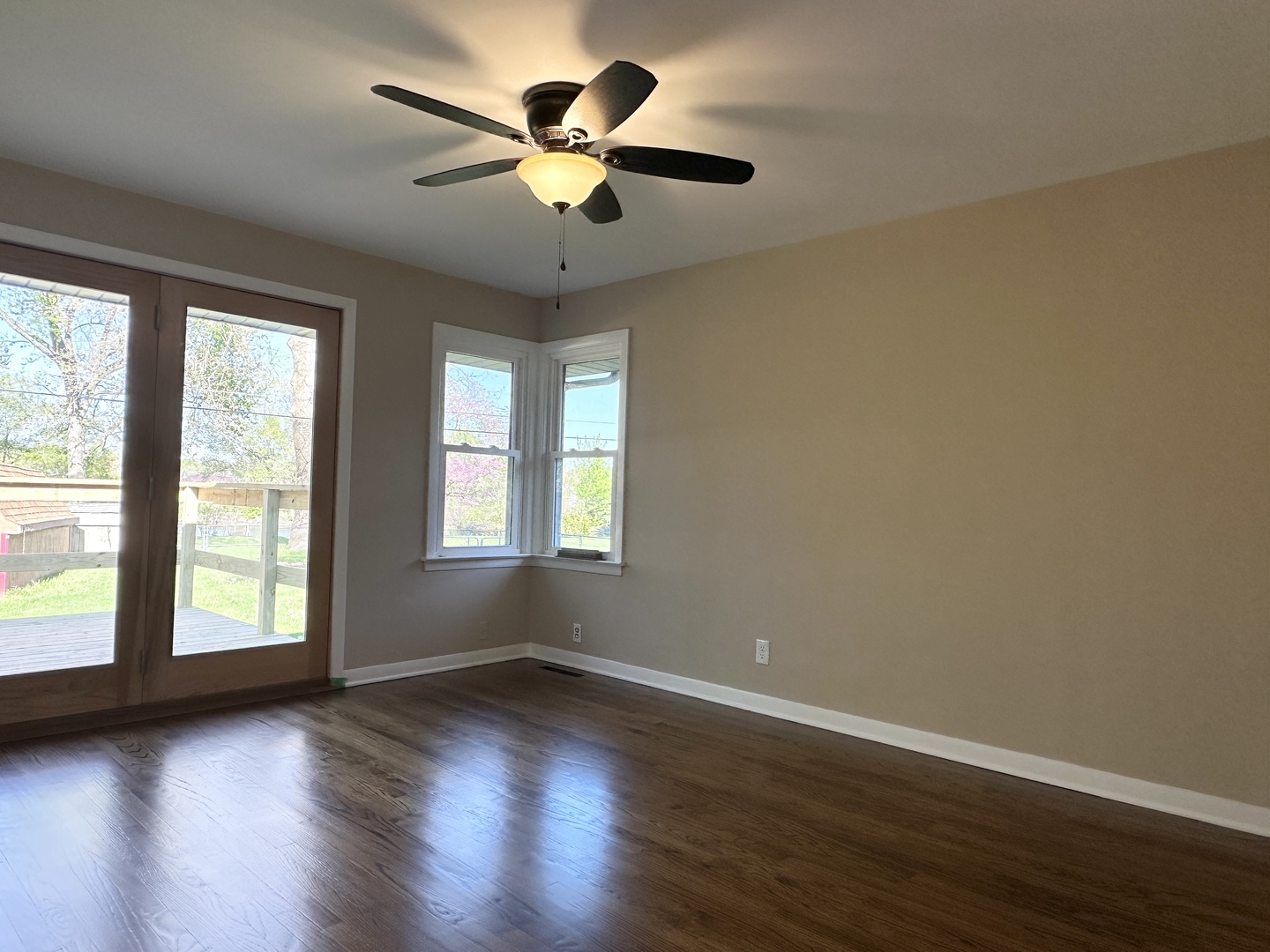 460 South Wall Street Kankakee, IL 60901 - Photo 17 of 52 an empty room with wooden floor and windows