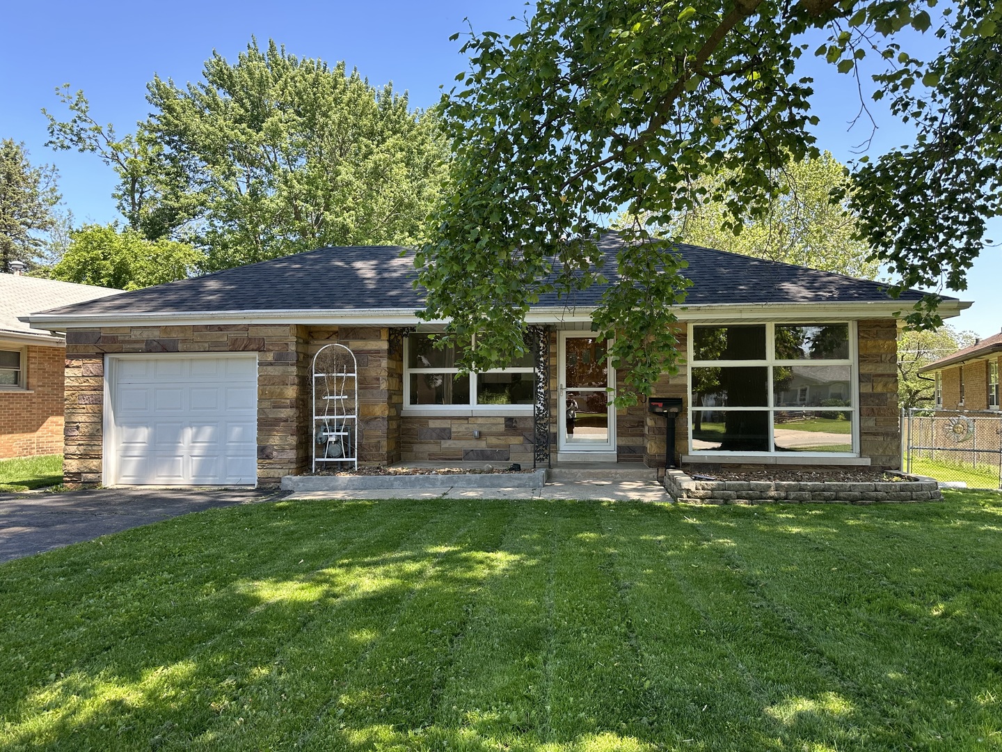 460 South Wall Street Kankakee, IL 60901 - Photo 2 of 52 a front view of a house with a yard and trees