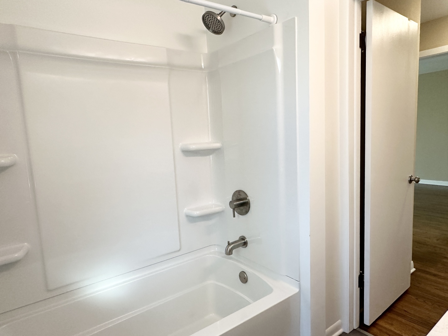 460 South Wall Street Kankakee, IL 60901 - Photo 32 of 52 a bathroom with a bathtub