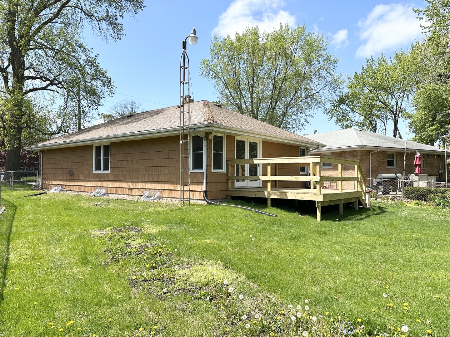 460 South Wall Street Kankakee, IL 60901 - Photo 35 of 52 a front view of a house with a garden