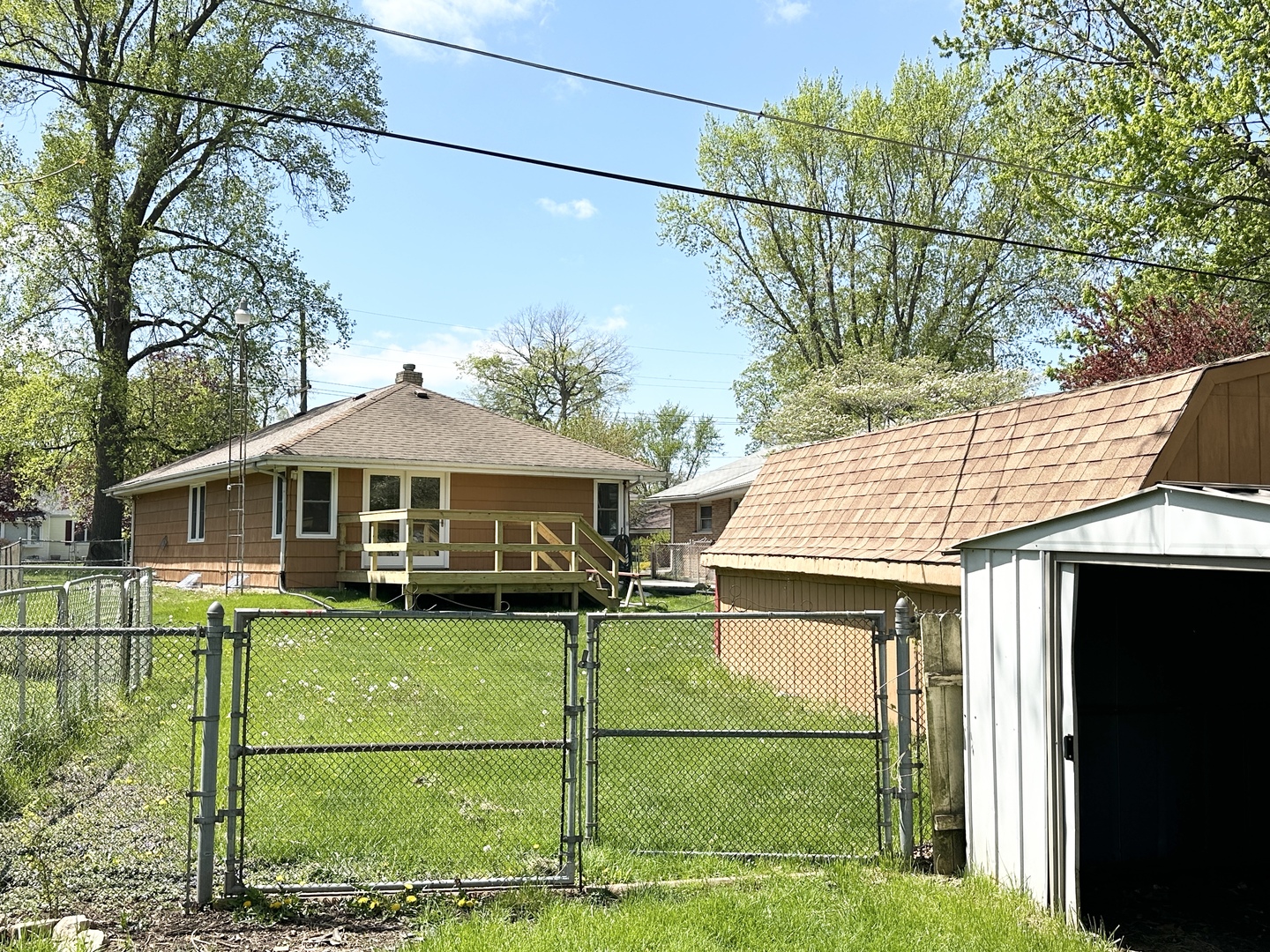 460 South Wall Street Kankakee, IL 60901 - Photo 41 of 52 a front view of a house with garden