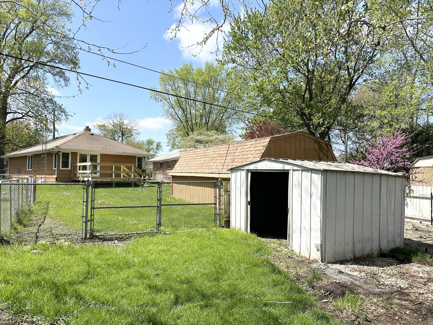 460 South Wall Street Kankakee, IL 60901 - Photo 45 of 52 a front view of a house with a yard