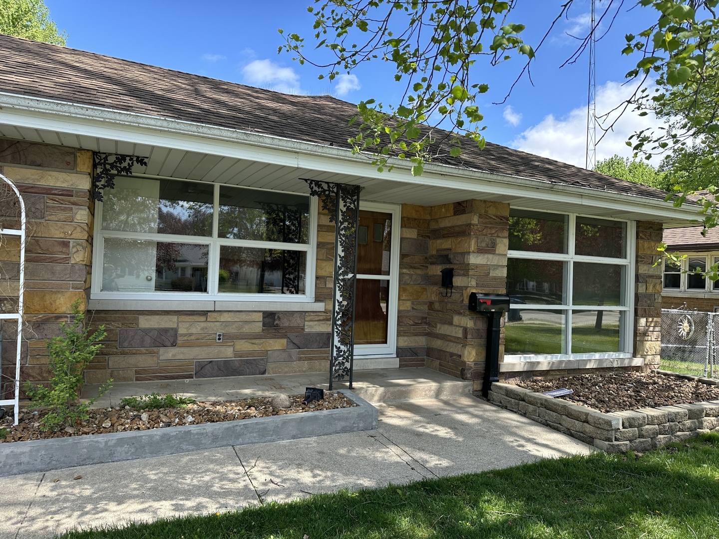 460 South Wall Street Kankakee, IL 60901 - Photo 7 of 52 a view of a house with a large window and a yard