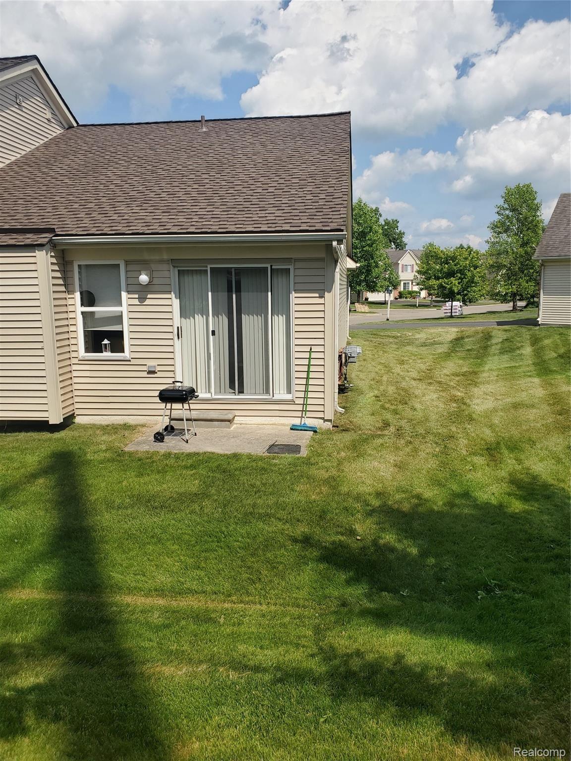 428 Lilly View Court Howell, MI 48843 - Photo 35 of 38 lvpatio.jpg