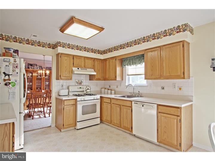26 Amberfield Road Robbinsville, NJ 08691 - Photo 13 of 23 Kitchen