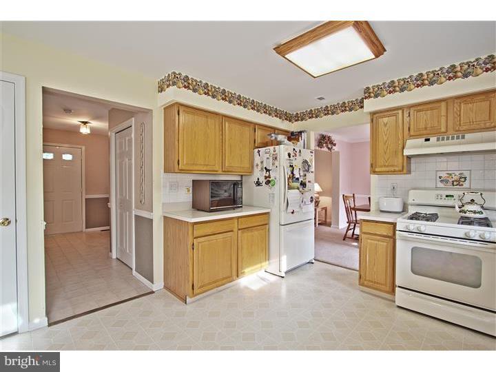 26 Amberfield Road Robbinsville, NJ 08691 - Photo 14 of 23 Kitchen