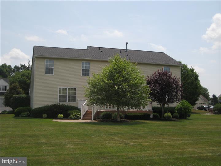 26 Amberfield Road Robbinsville, NJ 08691 - Photo 4 of 23 Exterior Back