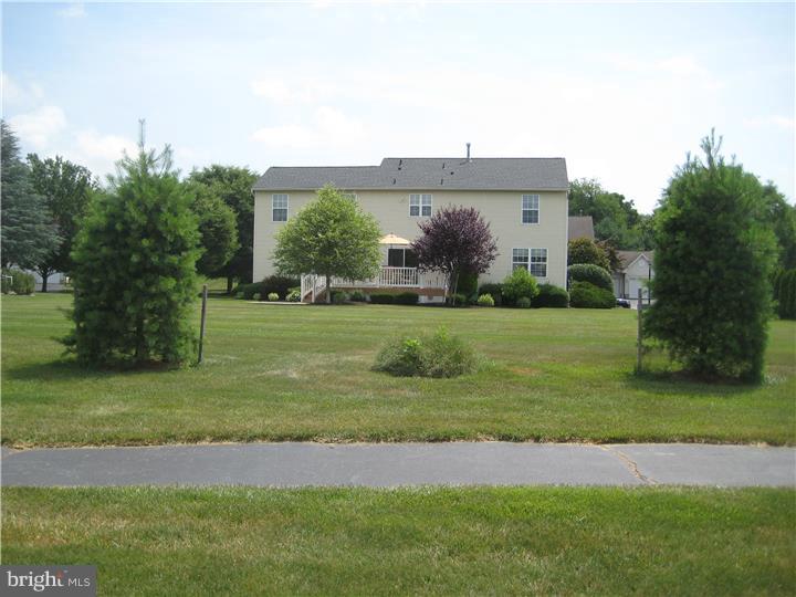 26 Amberfield Road Robbinsville, NJ 08691 - Photo 5 of 23 Back Yard