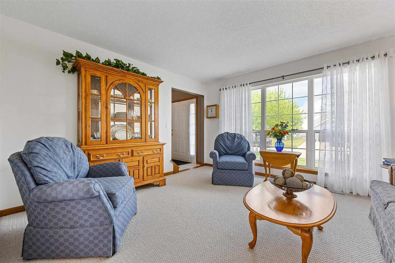 6919 Rockingham Drive Southwest Cedar Rapids, IA 52404 - Photo 6 of 55 Gallery Image 6