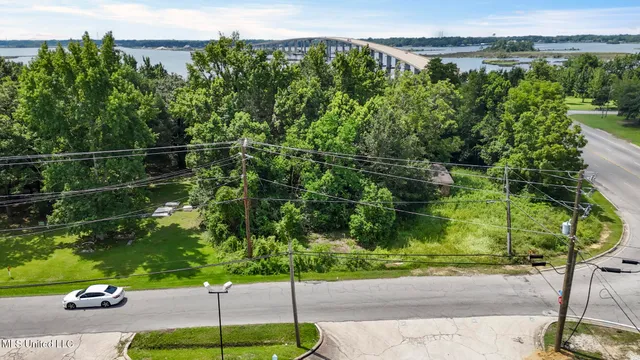 $75,000 | 3916 Dutch Bayou Road, Moss Point, MS 39563