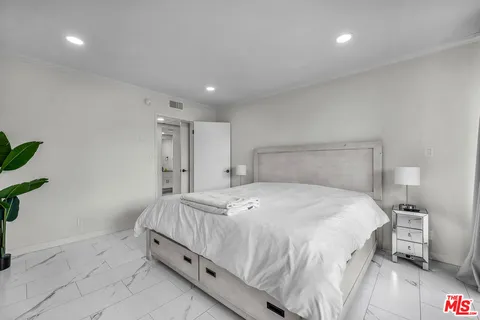 $739,000 | 1300 Midvale Avenue, Unit 501, Los Angeles, CA 90024