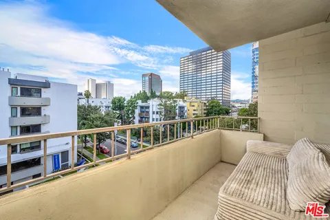 $739,000 | 1300 Midvale Avenue, Unit 501, Los Angeles, CA 90024
