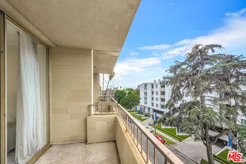 $739,000 | 1300 Midvale Avenue, Unit 501, Los Angeles, CA 90024
