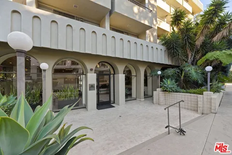 $739,000 | 1300 Midvale Avenue, Unit 501, Los Angeles, CA 90024