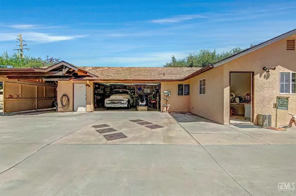 a view of a car park in front of house