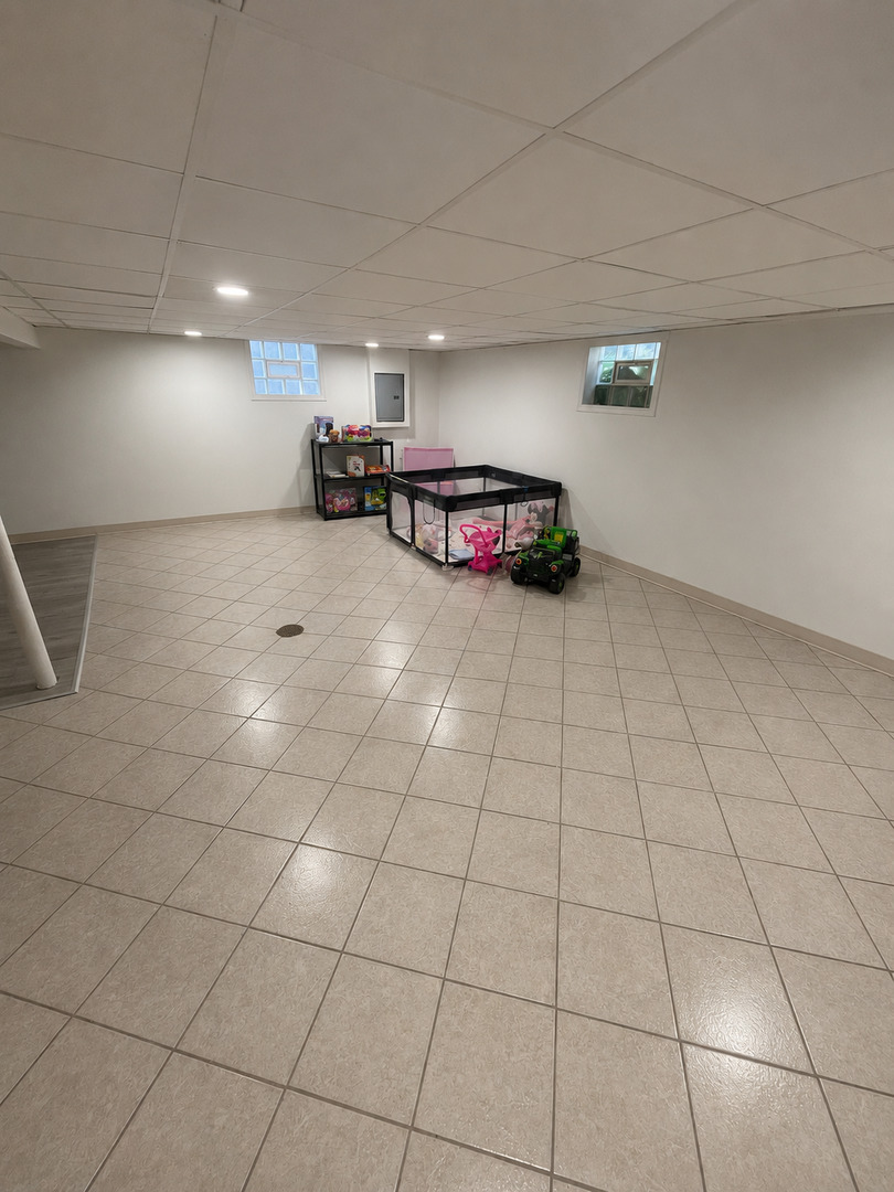 18358 Ridgewood Avenue Lansing, IL 60438 - Photo 9 of 16