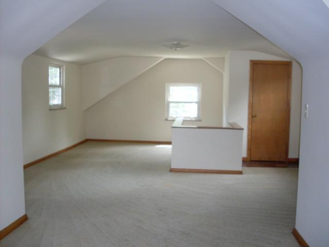 294 South Chesterfield Road Columbus, OH 43209 - Photo 9 of 12