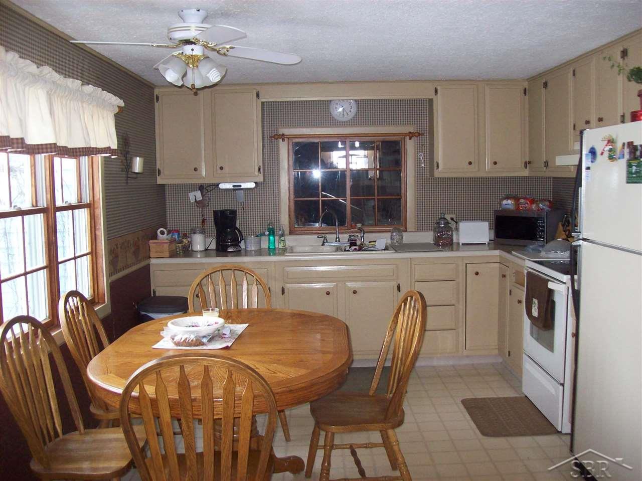 9851 Garfield Road Freeland, MI 48623 - Photo 2 of 6
