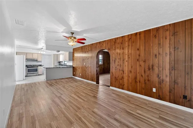 $425,000 | 15108 Sydney Road, Dover, FL 33527