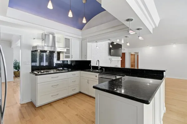 $1,295,000 | 3950 American River Drive, Sacramento, CA 95864