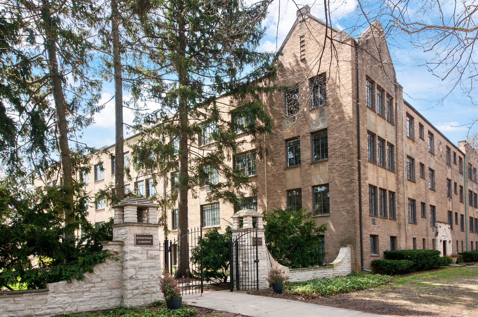 720 Noyes Street, Unit C2 Evanston, IL 60201 - Photo 2 of 14 a view of a building