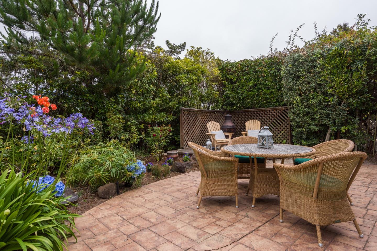 29 Pinehurst Lane Half Moon Bay, CA 94019 - Photo 13 of 17 a view of a dining table and chairs in the patio