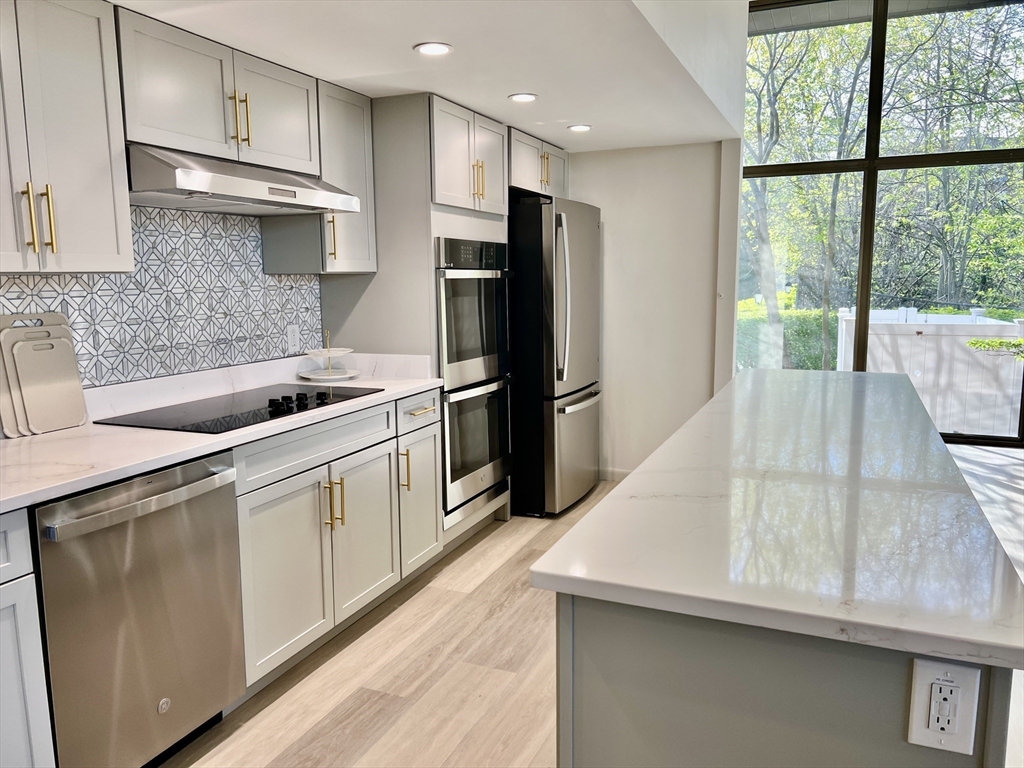 404 Paradise Road, Unit 1D Swampscott, MA 01907 - Photo 7 of 36
