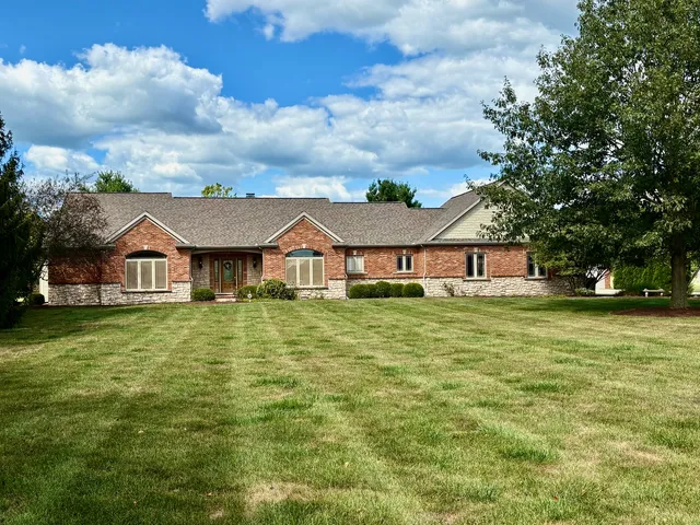 $895,000 | 200 West Riverbend Boulevard, Mahomet, IL 61853