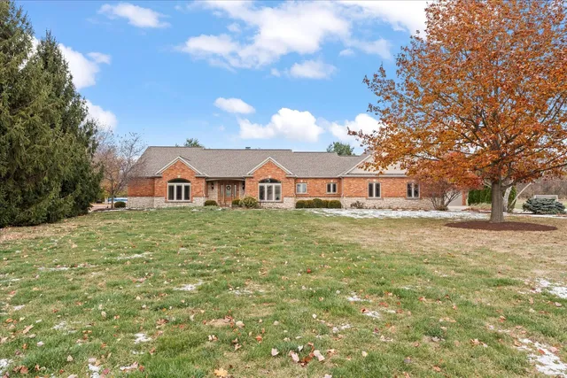 $895,000 | 200 West Riverbend Boulevard, Mahomet, IL 61853