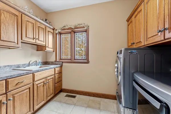 $875,000 | 200 West Riverbend Boulevard, Mahomet, IL 61853