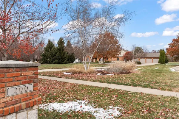 $875,000 | 200 West Riverbend Boulevard, Mahomet, IL 61853