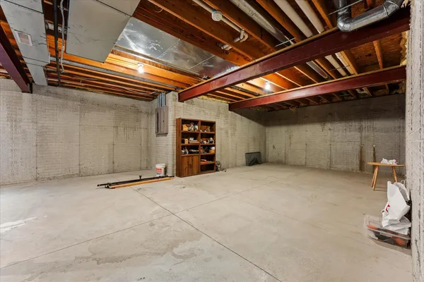 $875,000 | 200 West Riverbend Boulevard, Mahomet, IL 61853