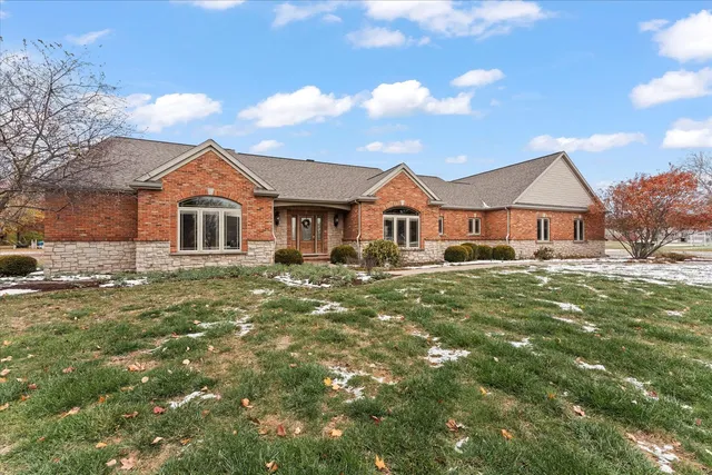 $895,000 | 200 West Riverbend Boulevard, Mahomet, IL 61853