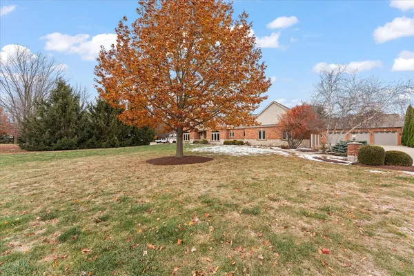 $875,000 | 200 West Riverbend Boulevard, Mahomet, IL 61853