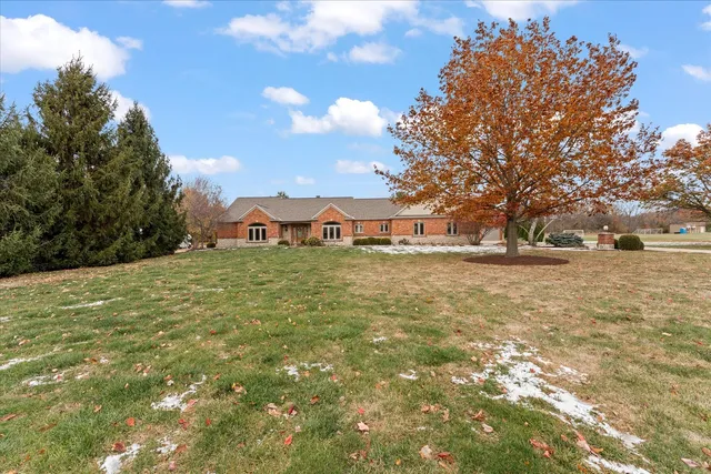 $895,000 | 200 West Riverbend Boulevard, Mahomet, IL 61853
