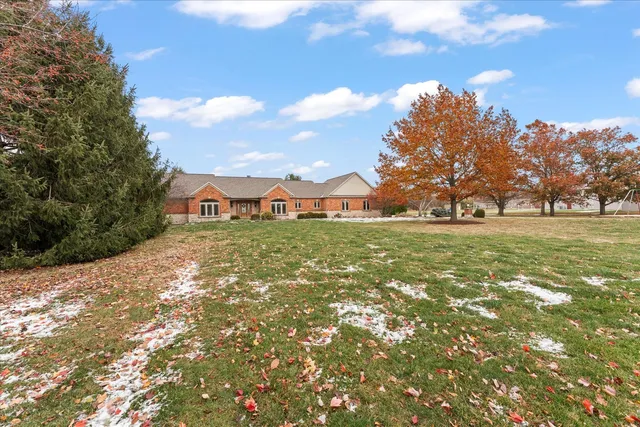 $895,000 | 200 West Riverbend Boulevard, Mahomet, IL 61853