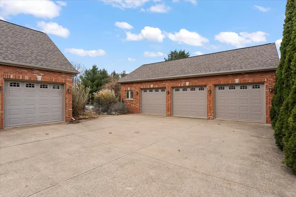 $875,000 | 200 West Riverbend Boulevard, Mahomet, IL 61853