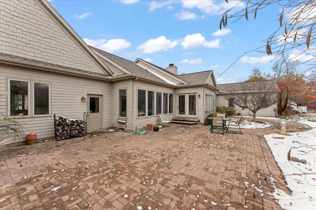 $895,000 | 200 West Riverbend Boulevard, Mahomet, IL 61853