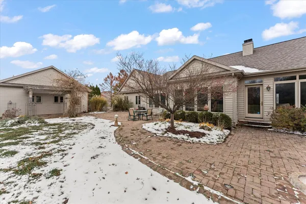 $875,000 | 200 West Riverbend Boulevard, Mahomet, IL 61853