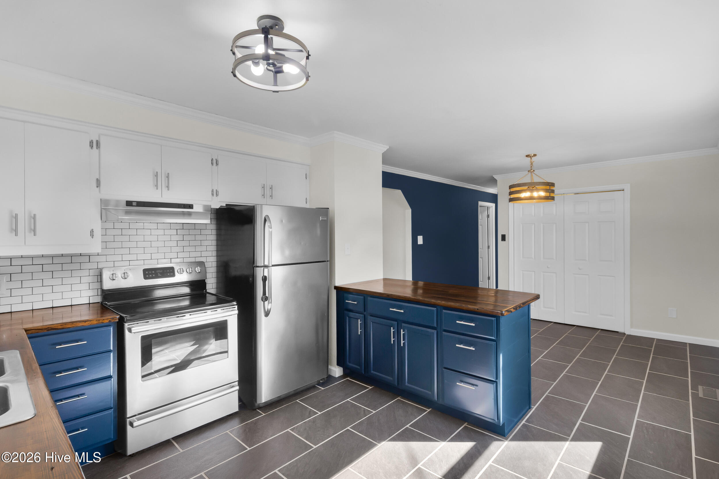 2135 Spring Garden Road New Bern, NC 28562 - Photo 3 of 37 Kitchen