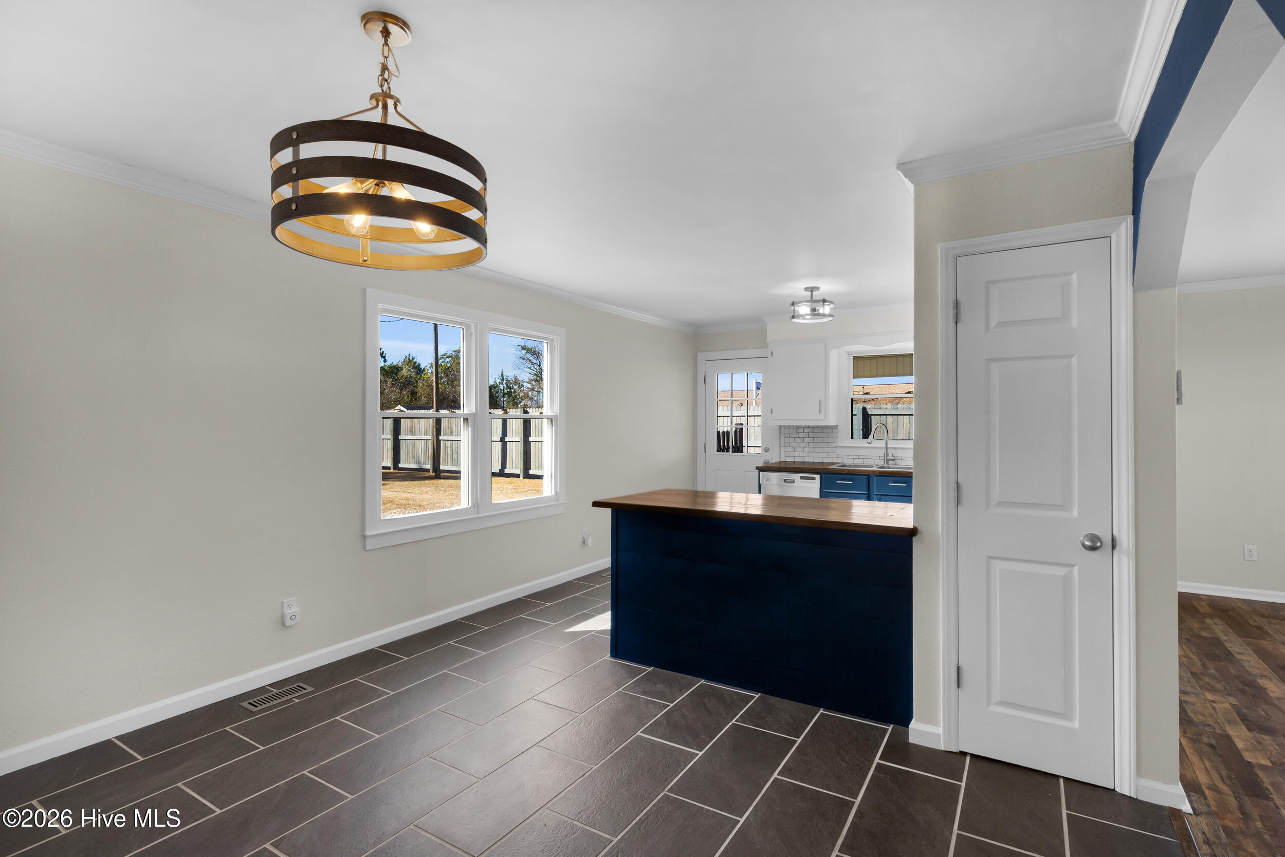 2135 Spring Garden Road New Bern, NC 28562 - Photo 4 of 37 Dining / Kitchen