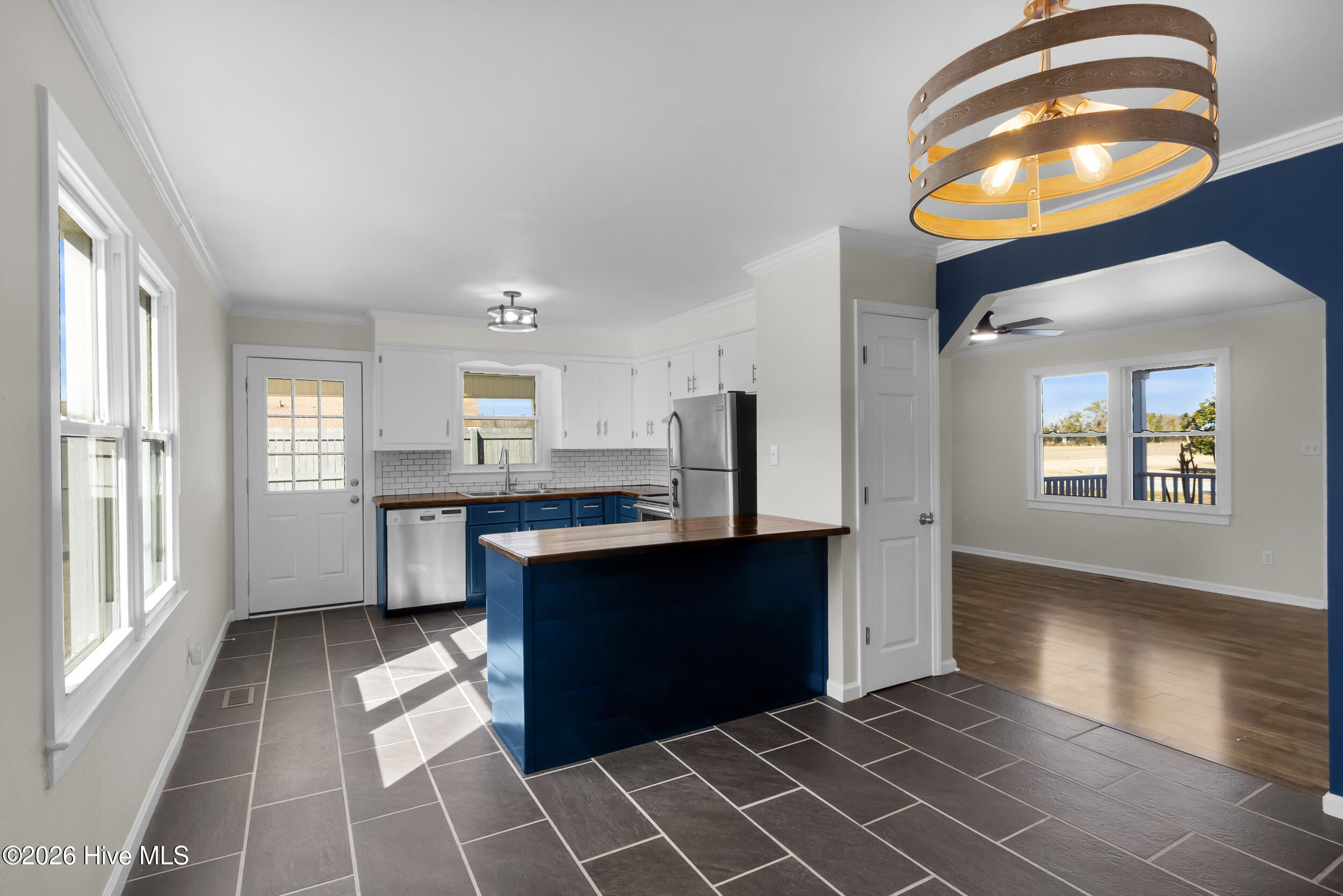 2135 Spring Garden Road New Bern, NC 28562 - Photo 8 of 37 Dining / Kitchen