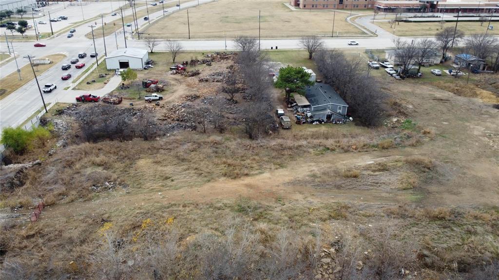 11509 Alta Vista Road Fort Worth, TX 76244 - Photo 10 of 11 a view of a dry yard with wooden fence