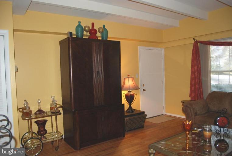 1 Center Road, Unit B2 Towson, MD 21286 - Photo 4 of 7 Living Room