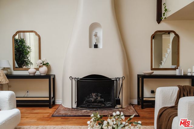 $890,000 | 6200 Banner Avenue, Unit 2, Los Angeles, CA 90038