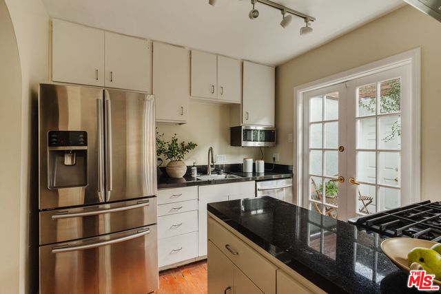 $890,000 | 6200 Banner Avenue, Unit 2, Los Angeles, CA 90038