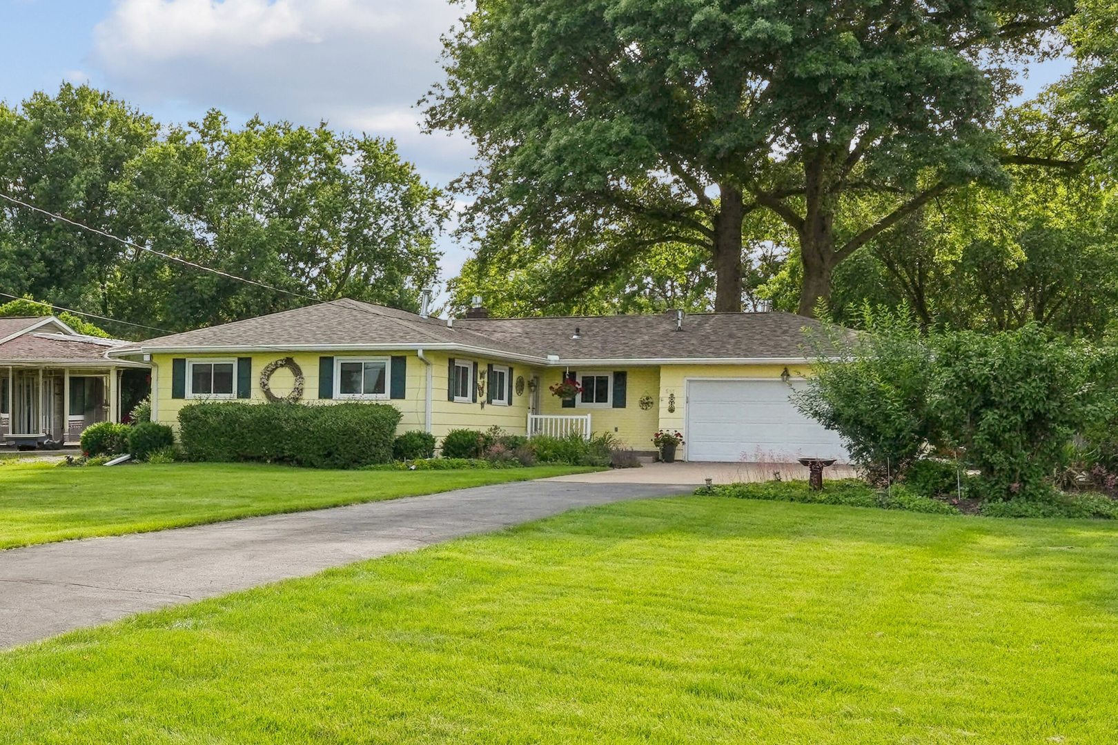 8512 Ridgewood Road Rock Island, IL 61201 - Photo 1 of 38